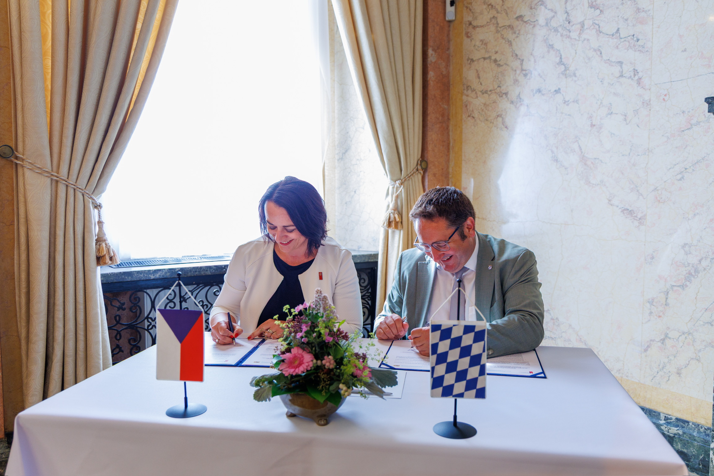 Úspěšná přeshraniční spolupráce Čechů a Bavorů bude pokračovat i po roce 2028