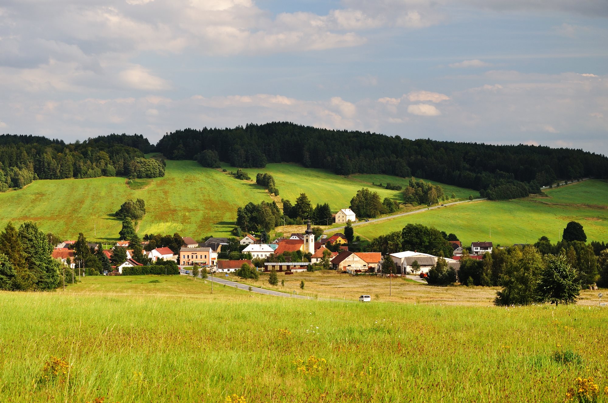 MMR připravilo téměř 2,4 miliardy korun na rozvoj malých a středních obcí v regionech. Peníze půjdou