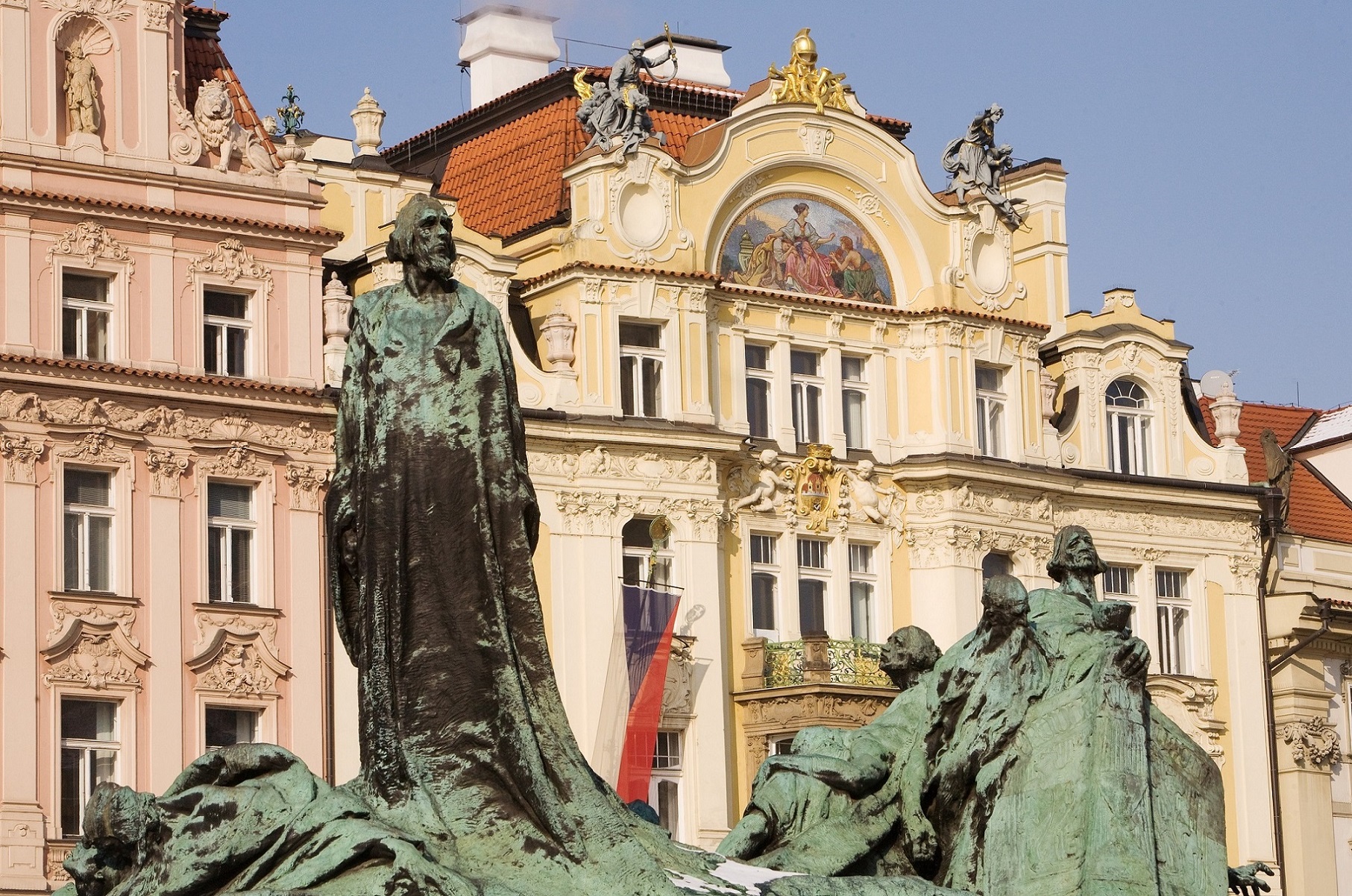 MMR poskytne přes 150 milionů nestátním neziskovým organizacím