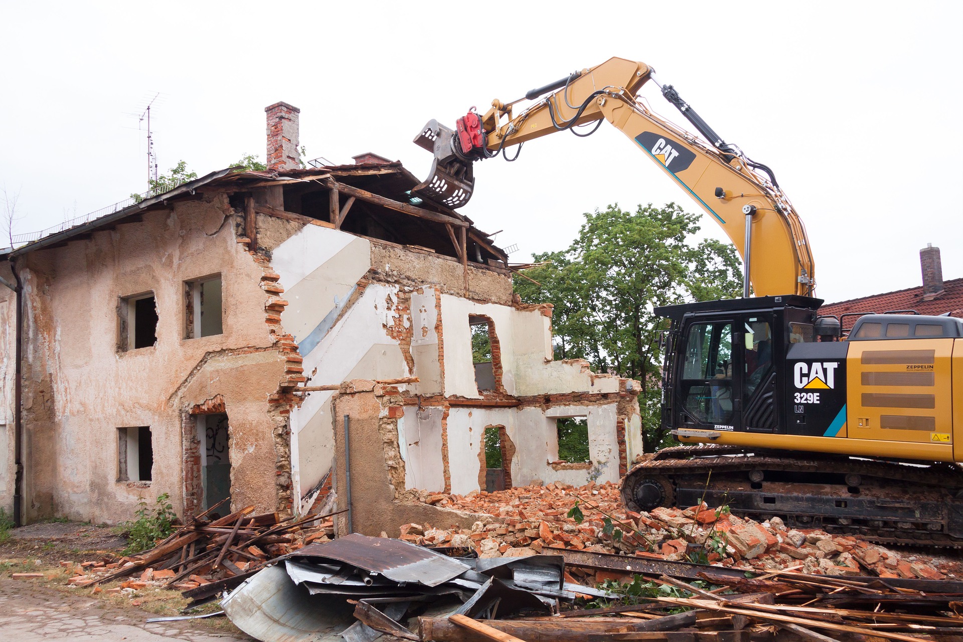 MMR: Téměř 49 milionů korun pro obce na demolice budov