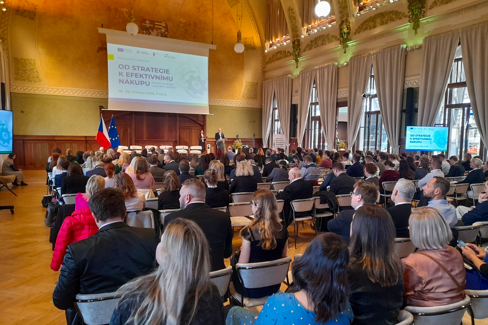 Efektivní nákupy státu mohou přinést výrazné úspory. Ministerstvo pro místní rozvoj ukazuje, jak na to