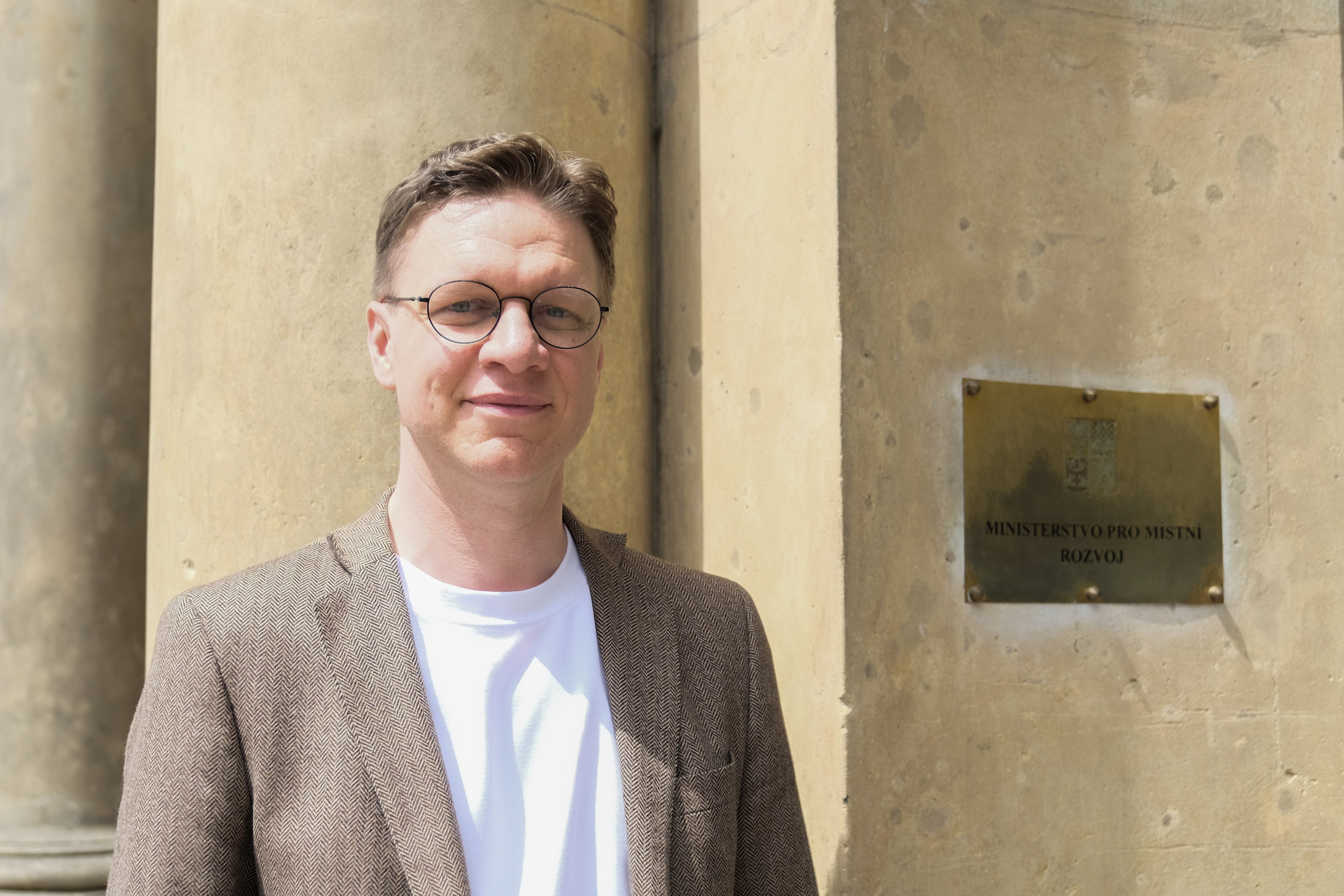 Novým vrchním ředitelem sekce výstavby a veřejného investování na Ministerstvu pro místní rozvoj je Tomáš Hudeček 