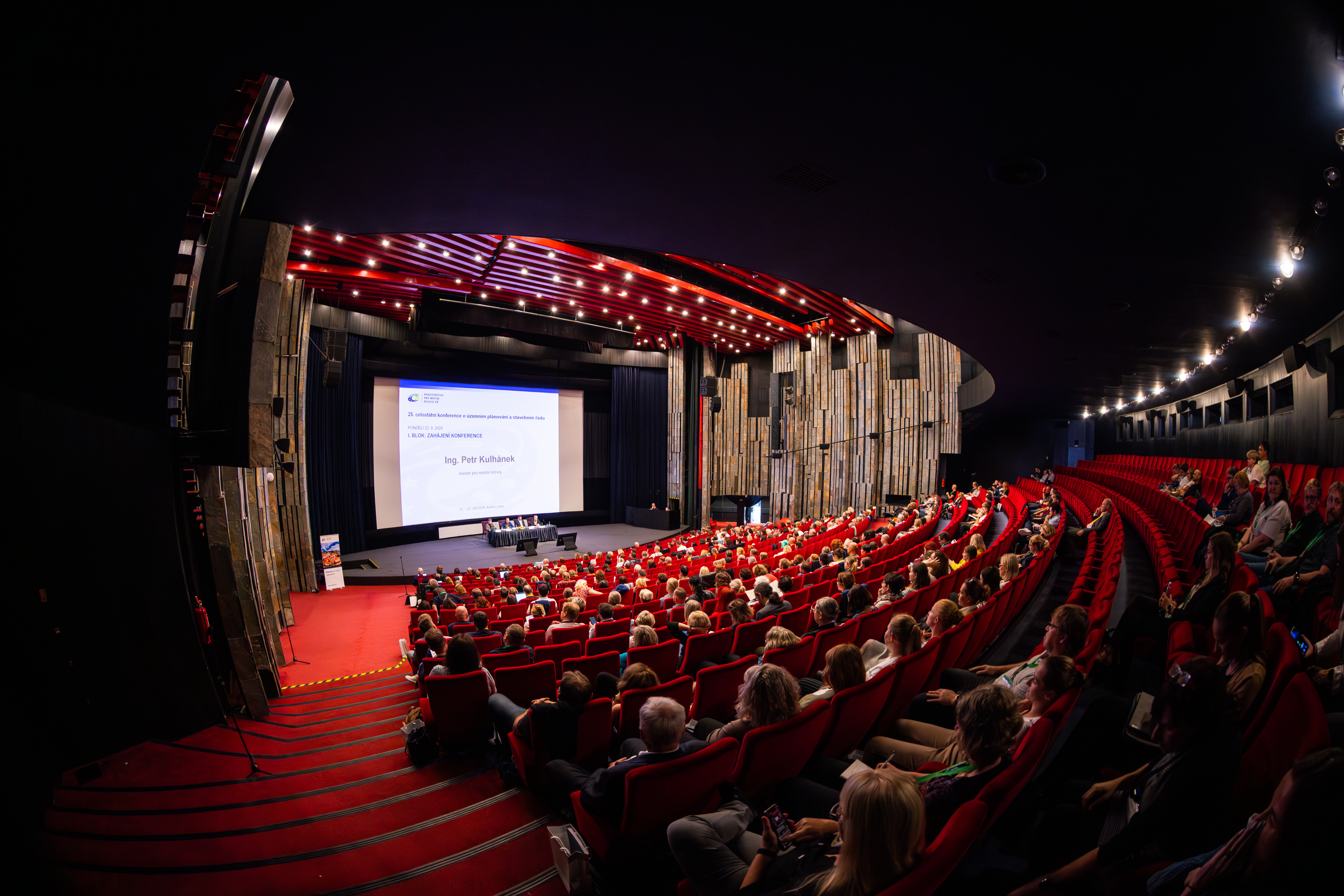 MMR uspořádalo konferenci o územním plánování a stavebním řádu. Hlavním tématem byla energetická budoucnost ČR