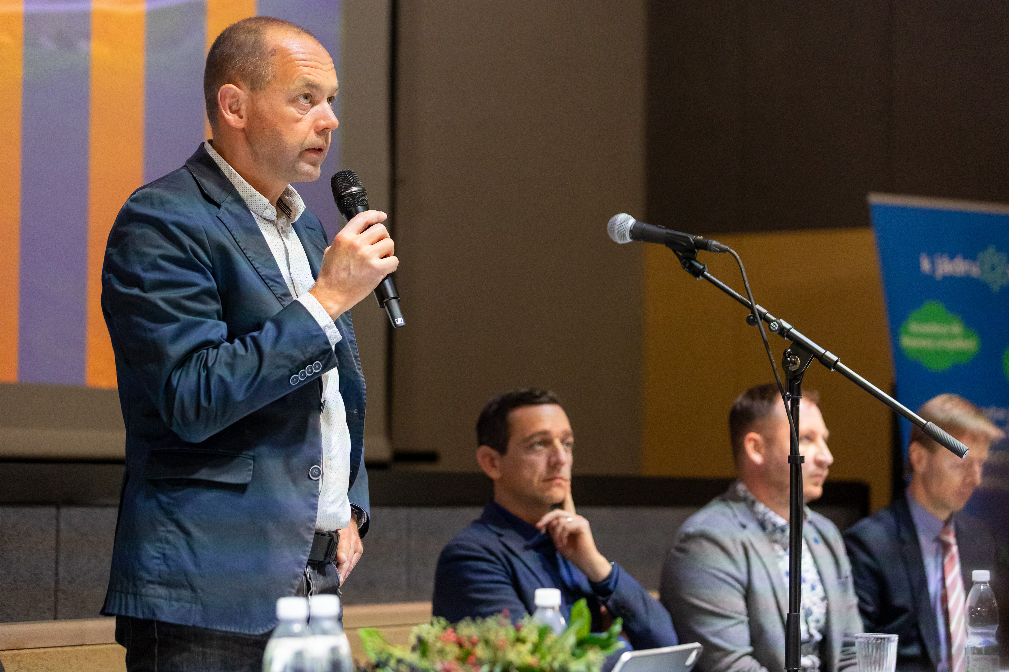 Ministři Kulhánek, Vlček, hejtman Grolich a další debatovali v Moravském Krumlově o dostavbě Dukovan