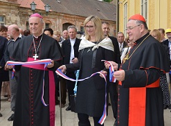 Klášter premonstrátů v Teplé se dnes oblékl do slavnostního roucha