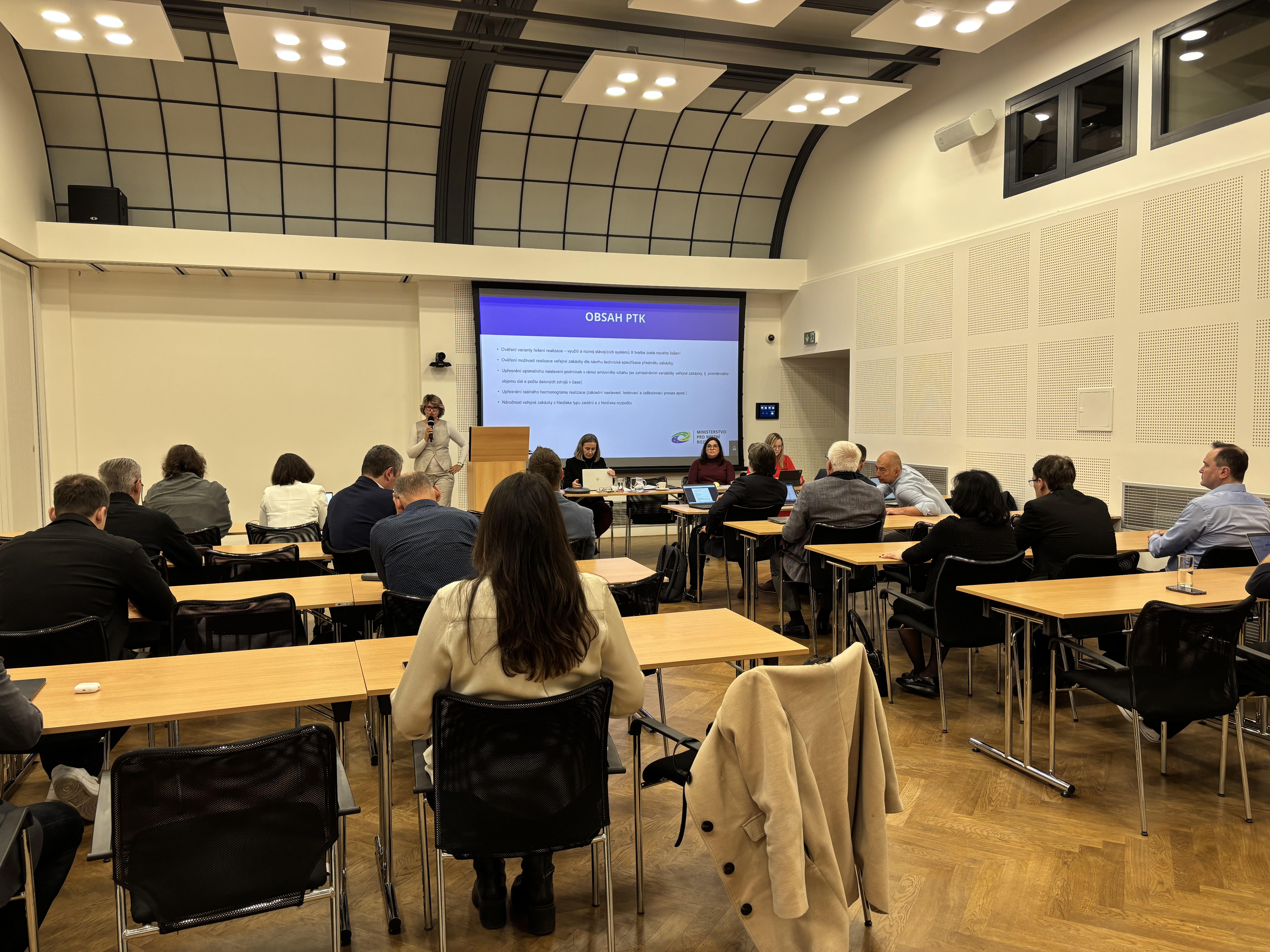 Na předběžnou tržní konzultaci k zakázce na nové řešení digitalizace stavebního řízení dorazilo 13 firem 