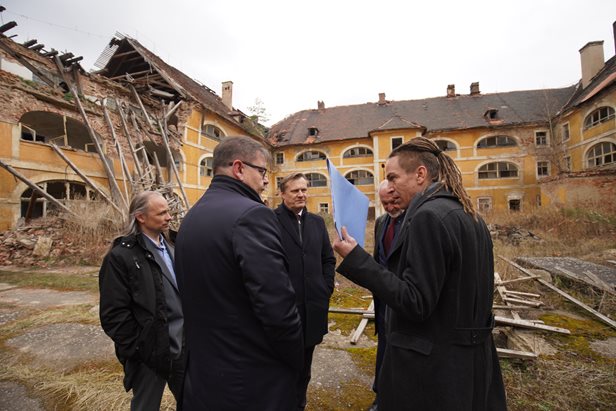 Vláda hledá peníze na záchranu kulturní památky Žižkových kasáren v Terezíně 